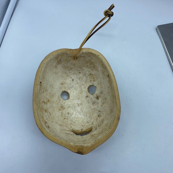 Vtg Tribal Man Mask Gourd Art Wall Hanging Hand Carved 7" x 5.5" - Picture 4 of 7